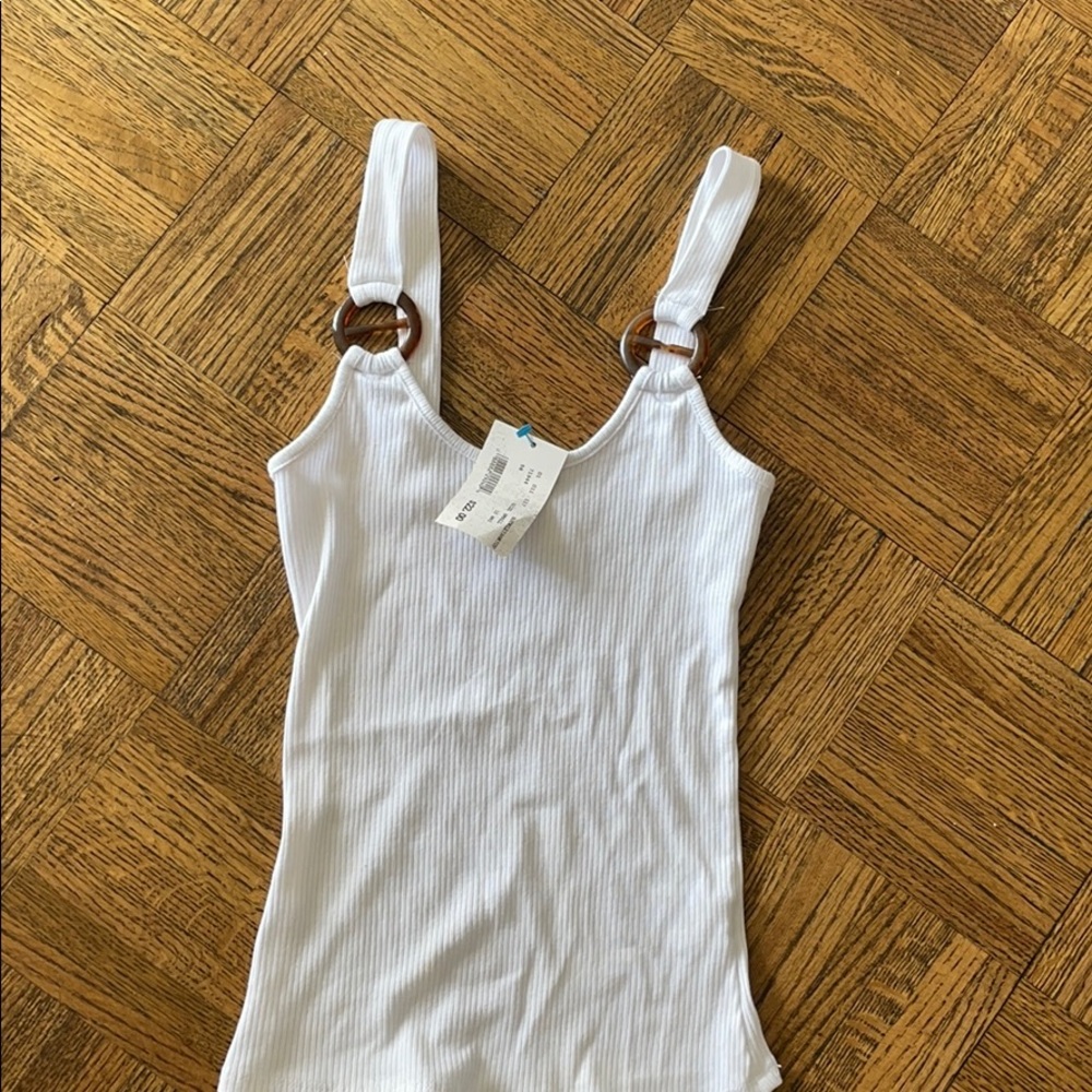 Ribbed tank with detail